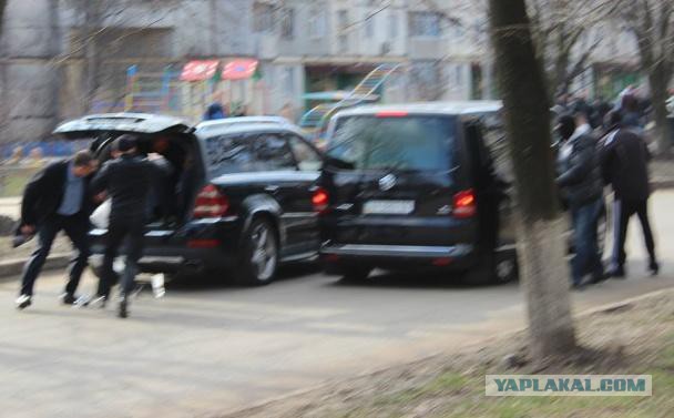 Восточную  Украину в состав РОССИИ.