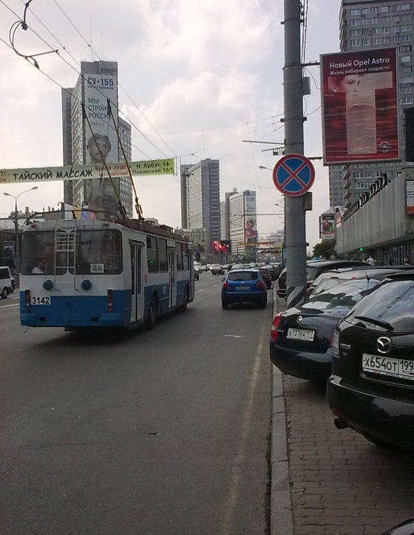 Нелегальная парковка на Новом Арбате