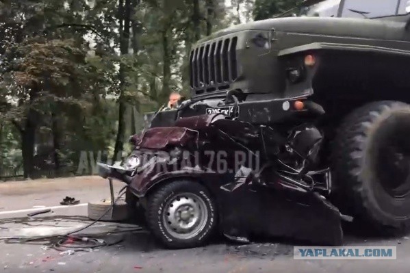 «Вот наши военнослужащие переезжают, бл***, мою машину»