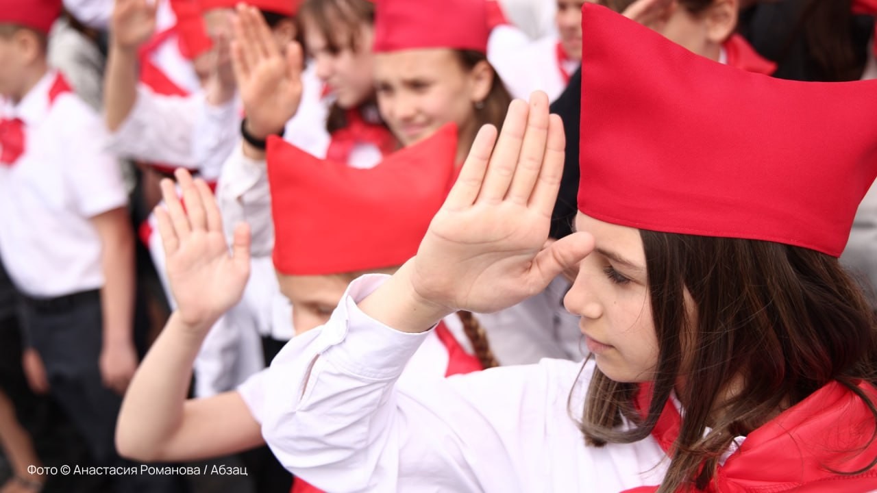 В России хотят возродить пионеров, октябрят и комсомольцев