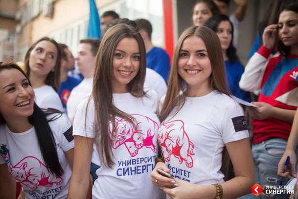 Просто девушки, которые окружают нас.