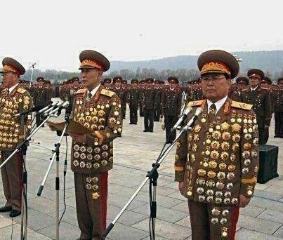 С военной формы уберут гражданские награды