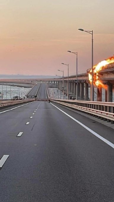 В Керчи произошёл взрыв на Крымском мосту около шести утра