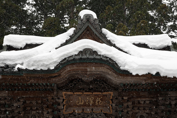 Снегопады в северной Японии показали норов