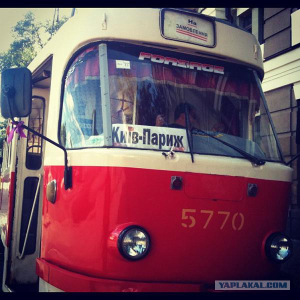 Цэ Европа: в Париже сняли с рейса летевших в США украинцев, усомнившись в их визах