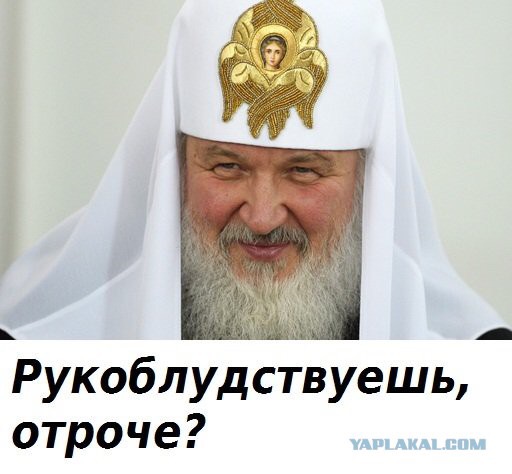 Опасная красота. Британец врезался в светофор, засмотревшись на девушку