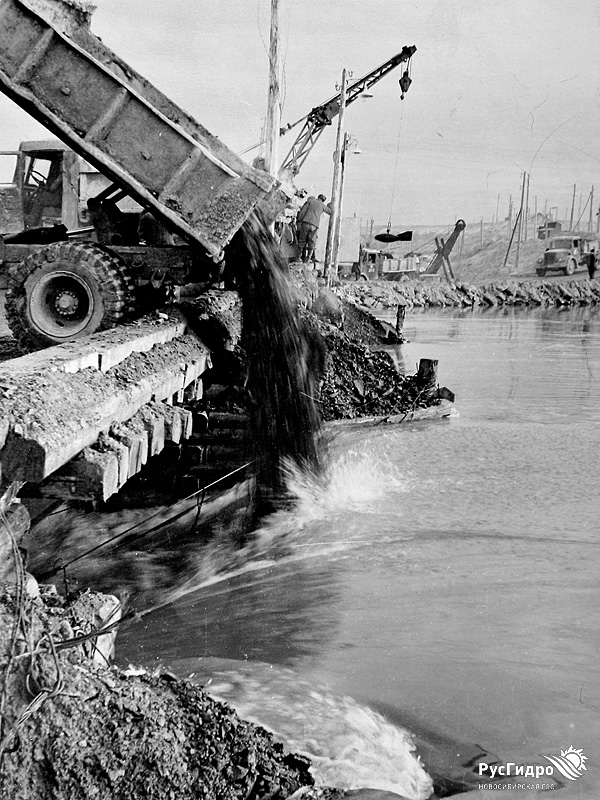 берегоукрепление на даче. перекрытие русел рек. старое русло волжской гэс. волга до строительства жигулевской гэс. строительство волжской гэс волгоград.