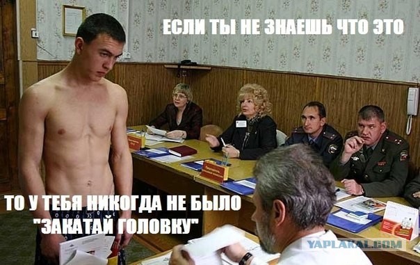 Cолдат читает письмо из дома.