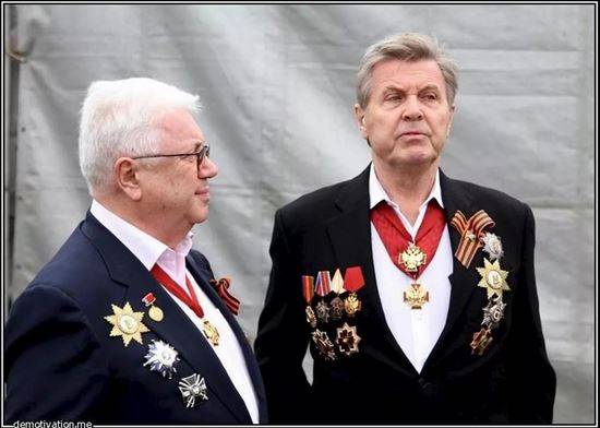 Всех с праздником!