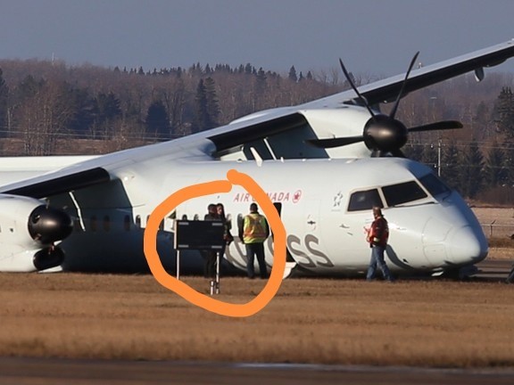Российский экипаж грузового самолёта Ан-32 успешно посадил поврежденный борт в аэропорту ливийского Бенгази