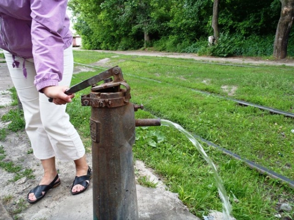 Пришел домой, подключил телефон к колонке...