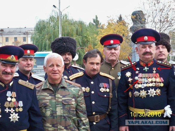 Весь обвешанный, как елка...