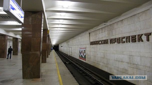 Необычное: московское и питерское метро без людей