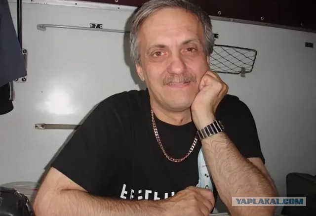 Пенсионер с игрушечным автоматом пытался войти в здание Администрации президента в Москве