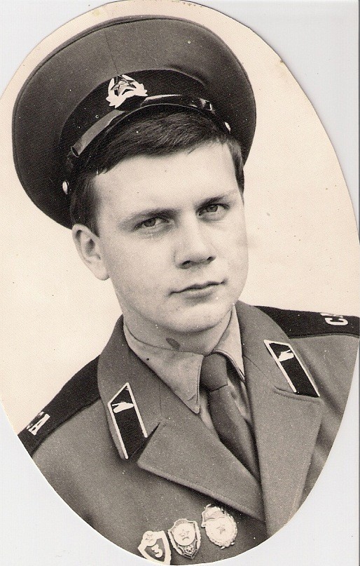 А давайте в честь праздника, выкладывать свои армейские фотки уважаемые яповцы