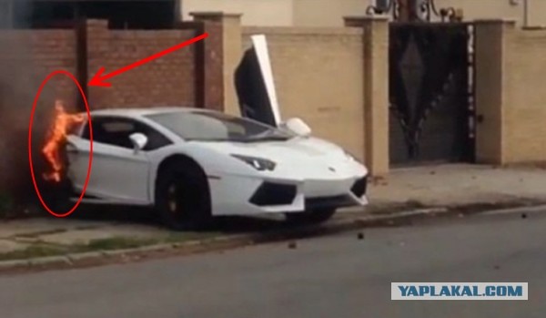 В Нью-Йорке Lamborghini Aventador разорвало попола