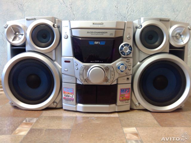 Пришел домой, подключил телефон к колонке...