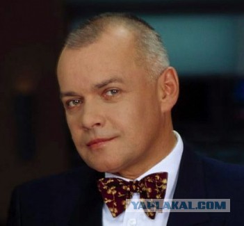 «Офицеры России» перекрыли вход и никого не пускают на выставку Джока Стерджеса
