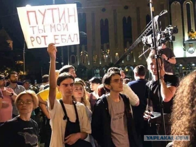 ​Роспотребнадзор заявил об ухудшении качества грузинского вина. Спустя три дня после запрета полетов в Грузию