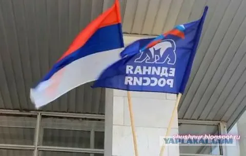 Косячники вешающие флаги на Киевском шоссе сейчас международный скандал устроят...