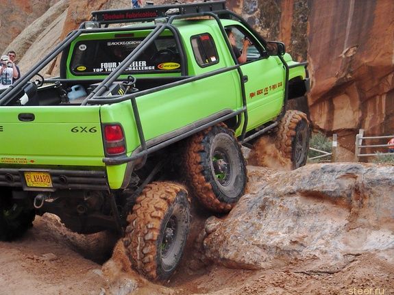 Скалы, болота,равнины - все равно: Dodge Ram T-rex