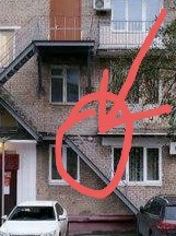 В Москве житель дома на Нагорной улице сделал себе отдельный вход в квартиру на 3 этаже