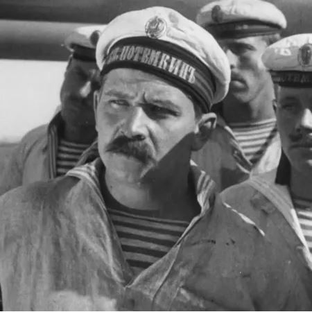 Семьи американских моряков с авианосцев USS Tripoli и USS Abraham Lincoln сообщают о критической нехватке продовольствия