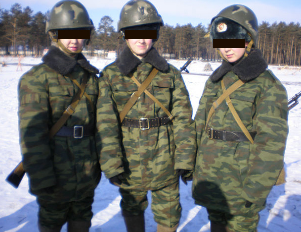 Эстонские "амазонки" готовятся к войне с русскими.
