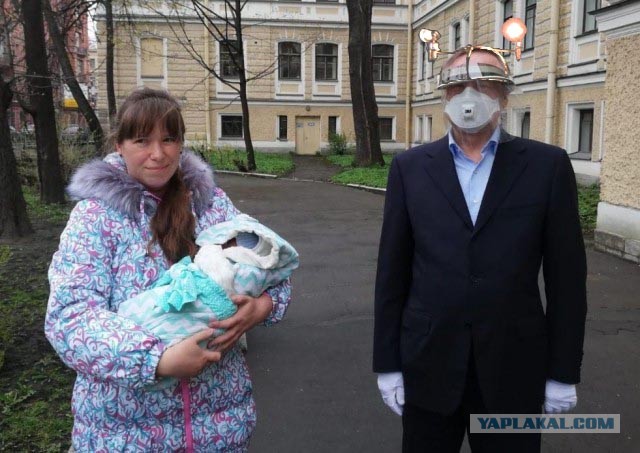 Губернатор Санкт-Петербурга Александр Беглов сегодня лично проинспектировал деятельность родильных отделений