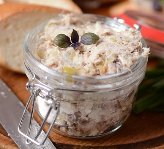 #ДРЯПикник 2021. Риет из скумбрии и закусочный хлеб на шпажках