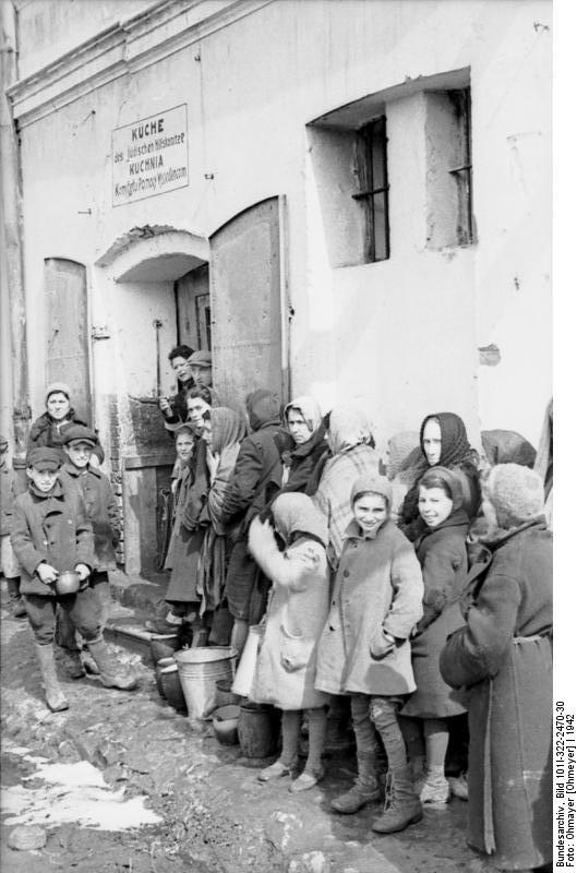 1942 год в 60 фотографиях