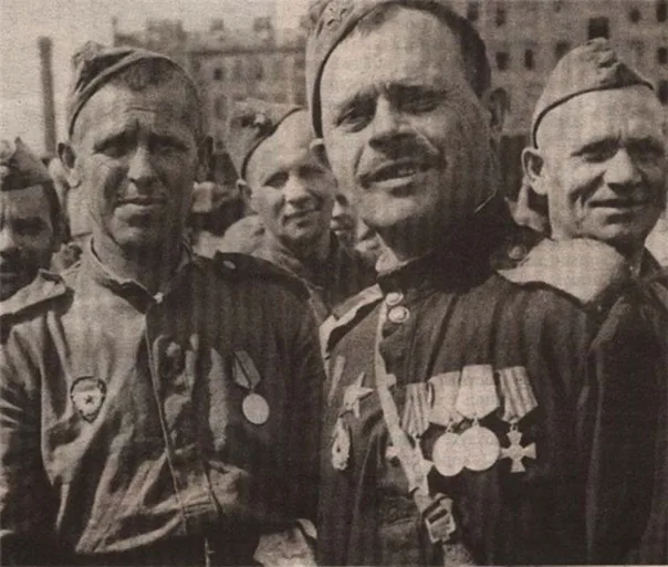 Китайские солдаты, погибшие во Второй мировой войне в боях с японцами, ожили на улицах современного Китая