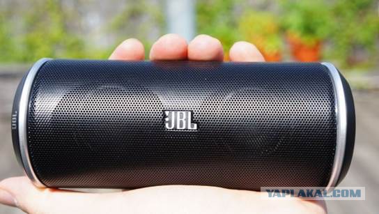 Пришел домой, подключил телефон к колонке...