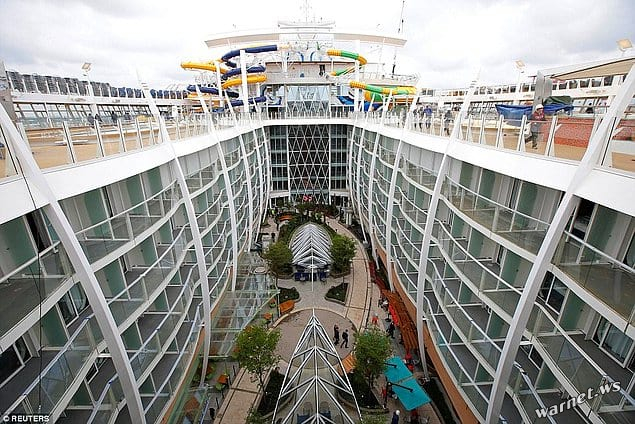 О новом городе развлечений на воде: инаугурационный круиз на гиганте Harmony of the Seas