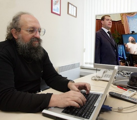 Фотожаба: А что на обоях у Медведева?