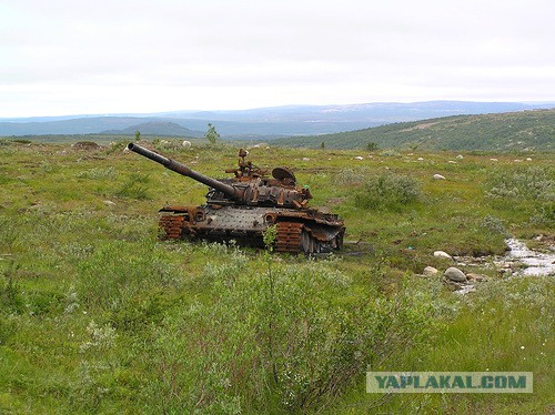 Под Новосибирском в грязи застрял танк
