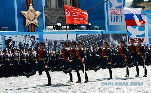 Уместен ли триколор на параде 9 мая?