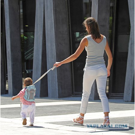 Мамани - следите за детьми.