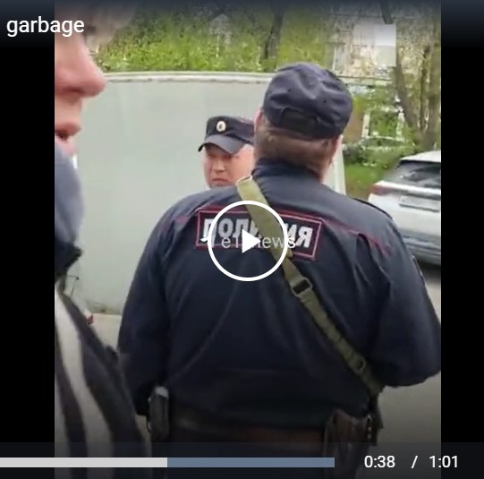 «Работает на Украину». В Екатеринбурге женщину задержали за куртку с Микки Маусом