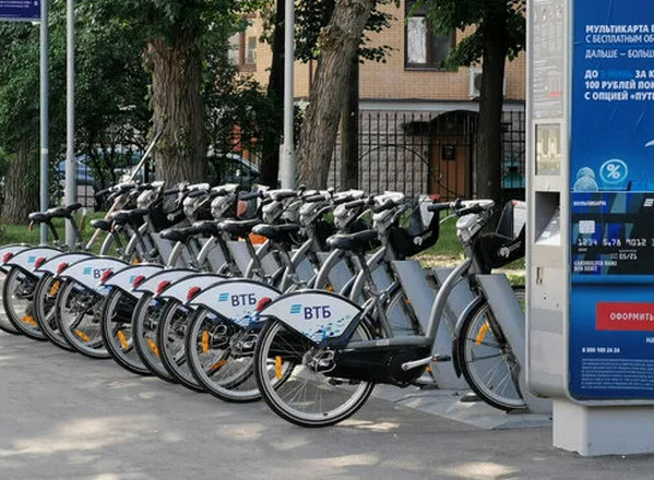 Все арендные электросамокаты отключили в Челябинске — их заблокировали, опечатали и прямо сейчас увозят с улиц