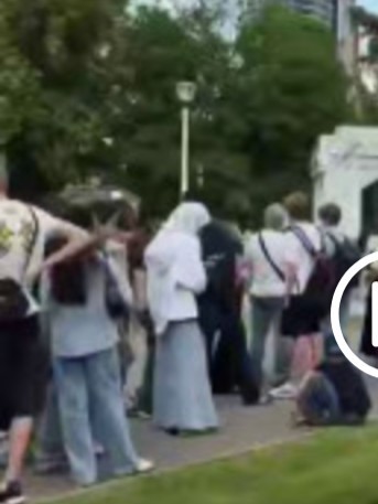 В Москве гиганские очереди за чипсами