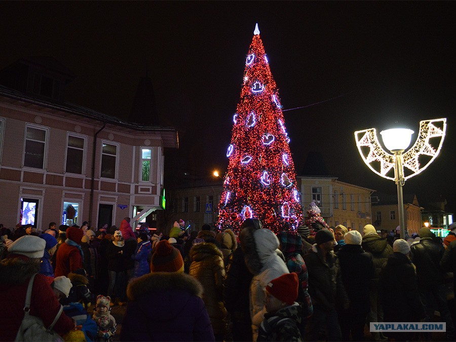 елка на чумбаровке в архангельске. фото архангельска 2022. елка архангельск 2020.
