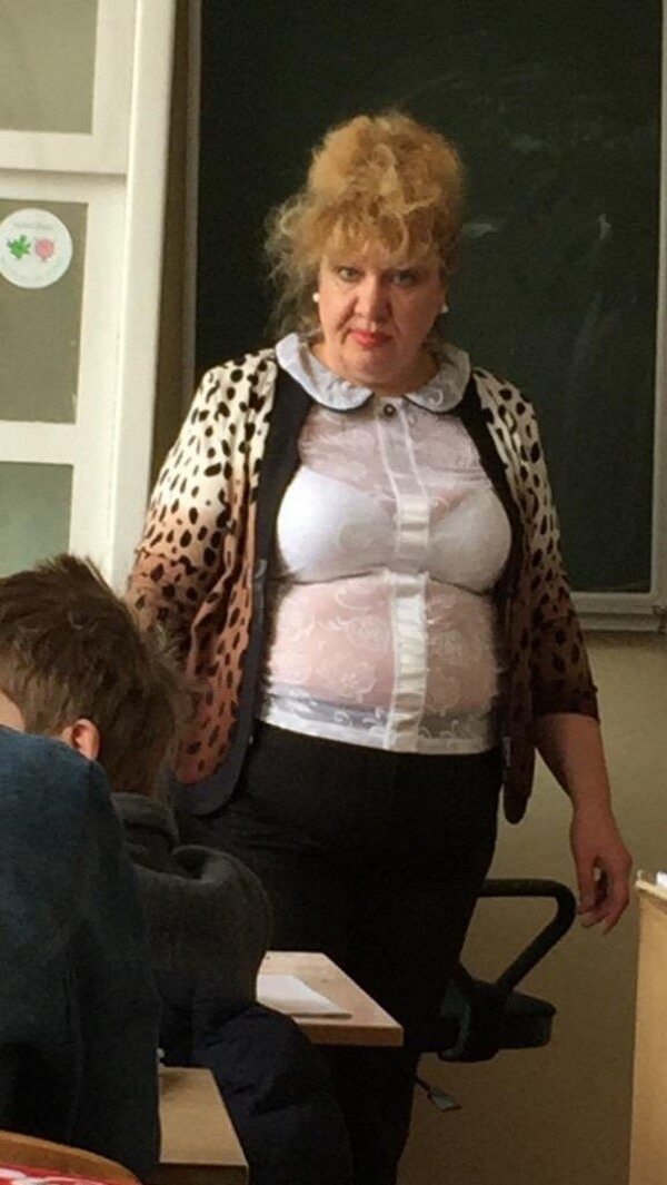 Учительница из Воронежа выложила откровенное фото в поддержку уволенной коллеги