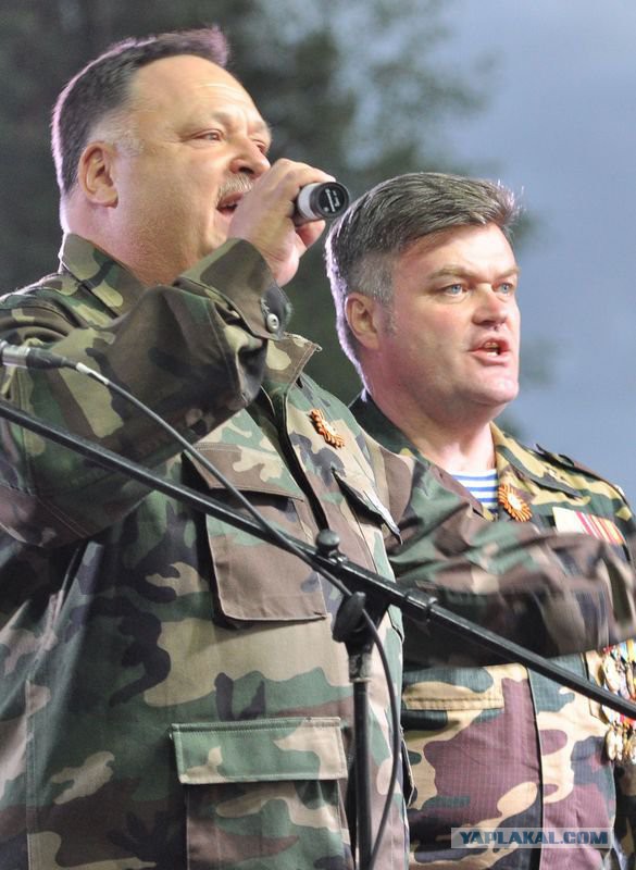 Ну очень красивый депутат из Кирова обиделся на паблик в ВК и написал на админов заявление в полицию.