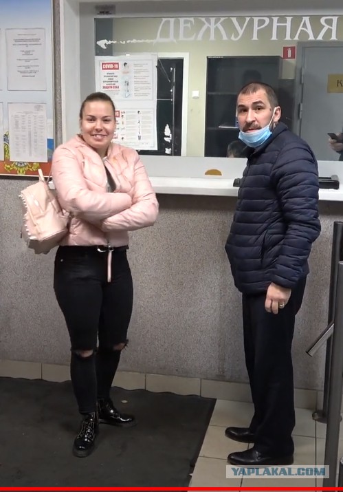 Угостили свинку перцем!