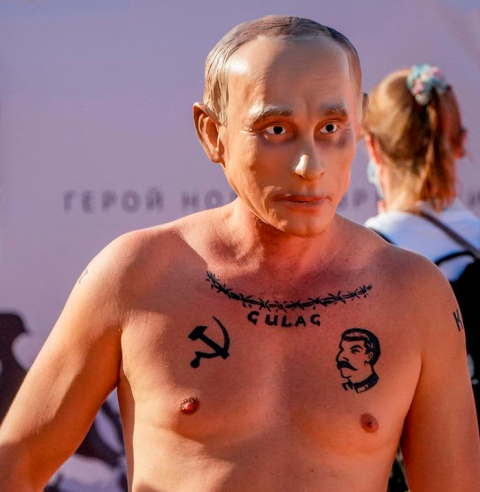 Доля россиян, считающих Путина выдающейся личностью, упала вдвое