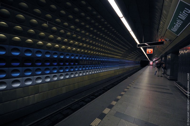 Включи станцию черную. Станция namesti miru. Пустая станция метро. Самые пустые станции метро. Метро пустое платформа.