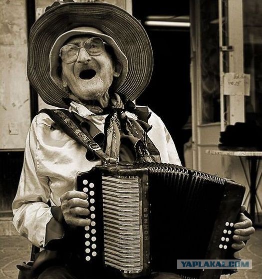 Немец проехал на Gelandewagen весь мир.