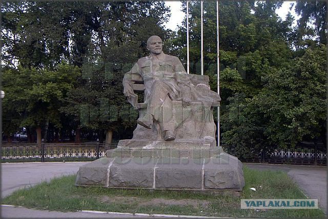 Памятники Ленину