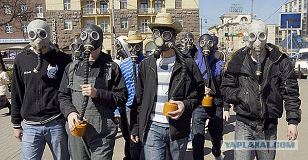 Вы воняете на весь автобус. Помойтесь